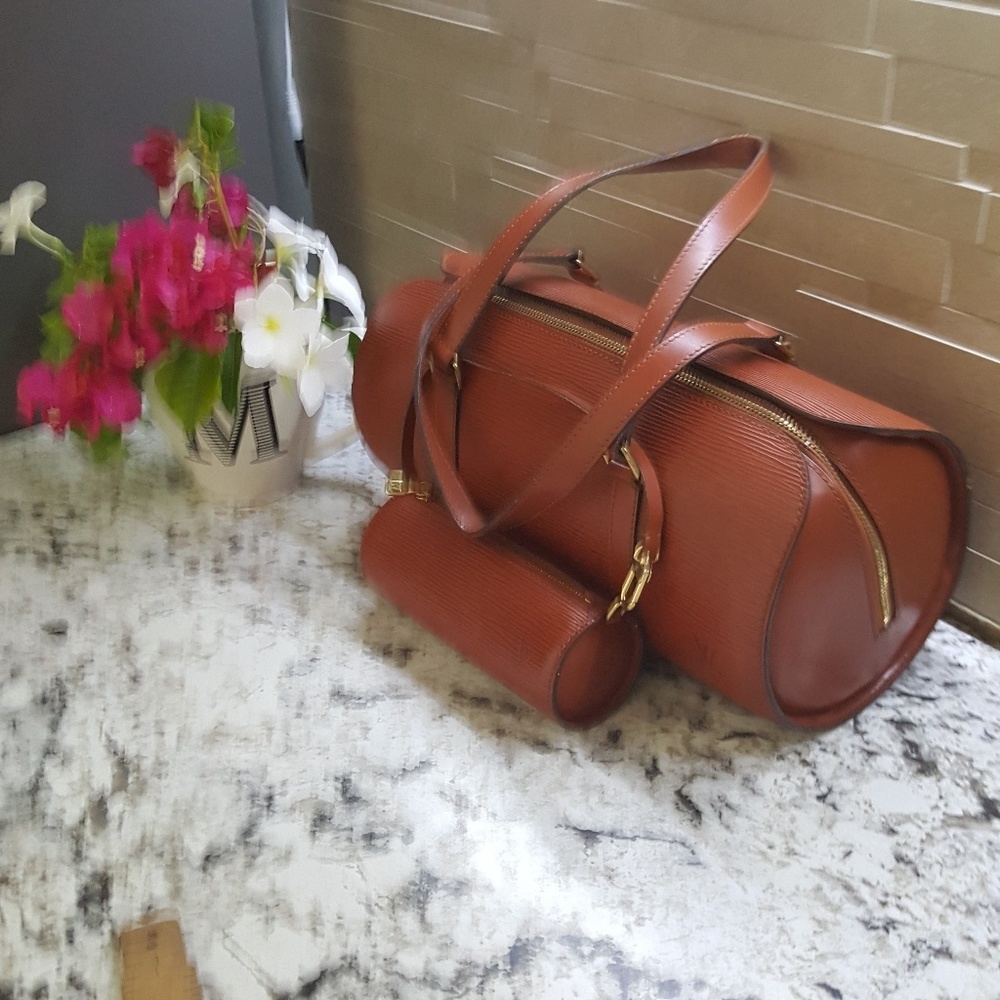✔💯Authentic Louis Vuitton Epi Soufflot Hand Bag